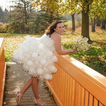 Sending smiles for miles. Specialized decor, deliveries, and balloon twisting.
