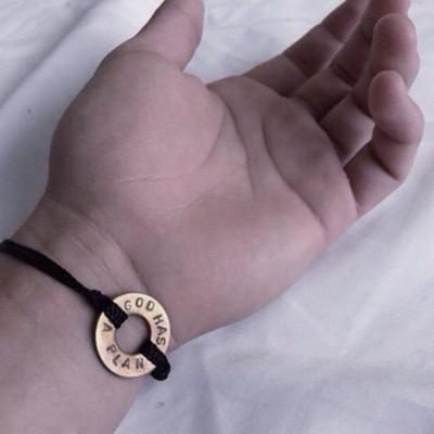 hey, beautiful could you please follow @dotteddallas ? she gave you this free follow :)