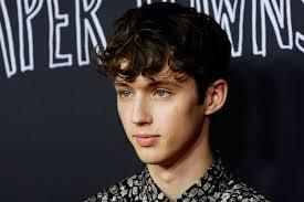 BecauseMyLifeIs's profile picture. ......