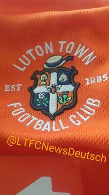 Alle News rund um LUTON TOWN gibt's hier. Hauptsächlich auf Deutsch!Latest Hatters news can be found here.Mainly we'll tweet in German. #Lutonareback