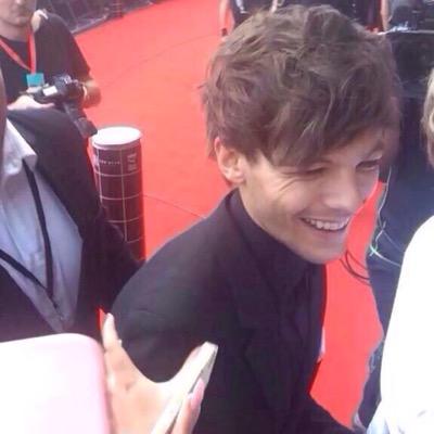READBIOSTP_'s profile picture. please follow @UnxverseOfLouis // Ask for a fback