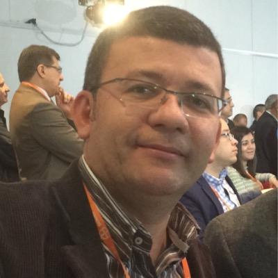 Seguidor de Jesucristo, Ocañero con amor por su tierra y su gente, internista y cardiólogo.