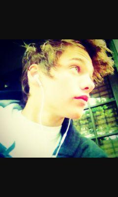 LiamRPGLes100's profile picture. Sky people /17 ans / Attachant / Phoebe❤ / sauvait  par sa brunette