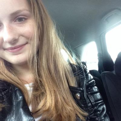 saarrrxo's profile picture. Live while we're young.