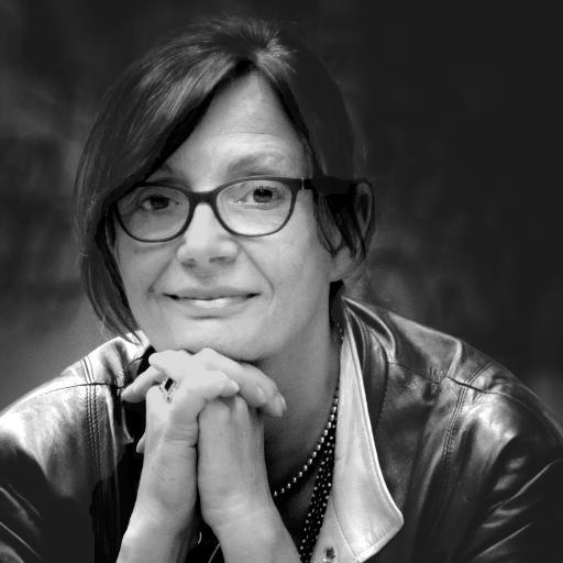 Chantal Carrère-Cuny est la fondatrice de l'Agence Passerelles, agence de communication corporate et relations Publics, implantée à Bordeaux et Paris.