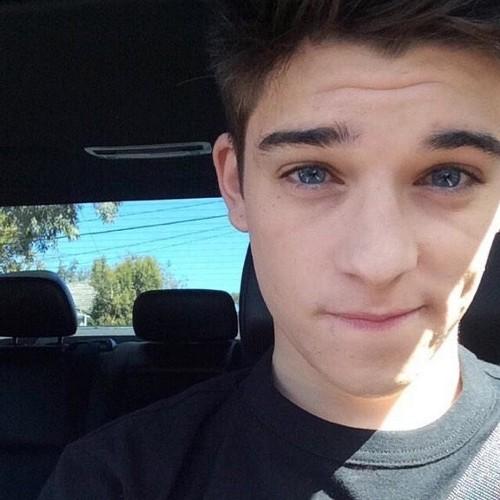 aaronrpgtle's profile picture. Amour, gloire et gorge profonde.