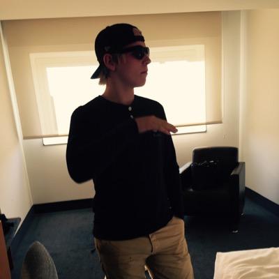 molander19's profile picture. lever ba en gång