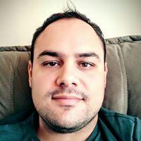 Jundiaiense, nasceu Palmeirense. É apaixonado pelo time de sua terra, Paulista FC.