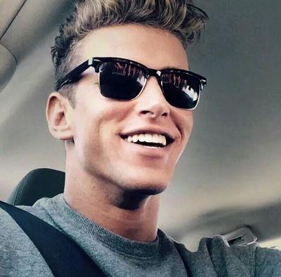 FelixSrpg's profile picture. Soyons réalistes, exigeons l'impossible. ♕