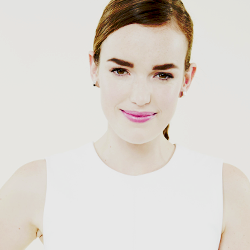 LizHenstridgeBR's profile picture. Sua fonte brasileira de informações sobre a atriz Elizabeth Henstridge