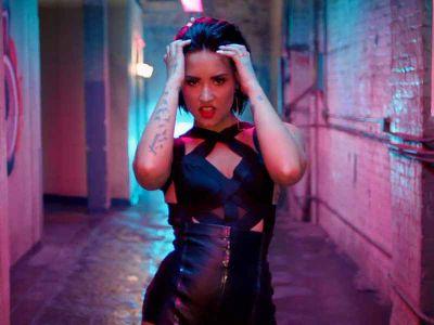 Hey I'm Heather I'm 24 and I love Demi lovato so yea I'm a lovatic. I follow you so please follow me back :) and I'll do the same. #lovatic