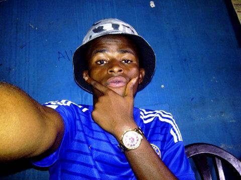 Am single ready to mingle..