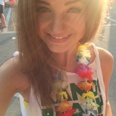 aliciafmiller's profile picture. charming in a stubborn and annoying way https://t.co/z5Bm9wrDMC