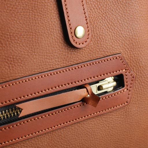 http://t.co/LvjAu4AnCj is a Collection of Luxurious Leather Bags & Accessories by Italian & English brands