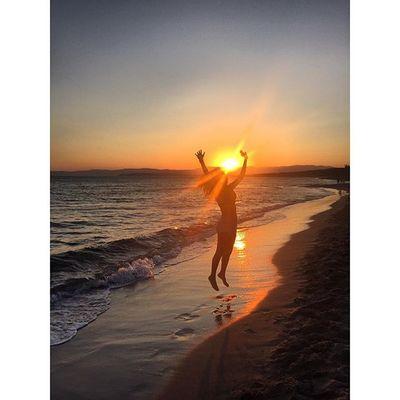 Üzüntün hiç ağlayarak anlatamayacağın kadar derininde oldu mu? Uyumanın sadece ertelemek olduğunu bile bile uykuya daldın mı?