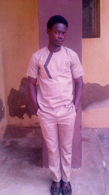 I hales frm ibuji in ondo state...music is all I do, I sing juju/highlife music but strategically different. http://t.co/jwtQv63pN2, Pin 27D7AD01