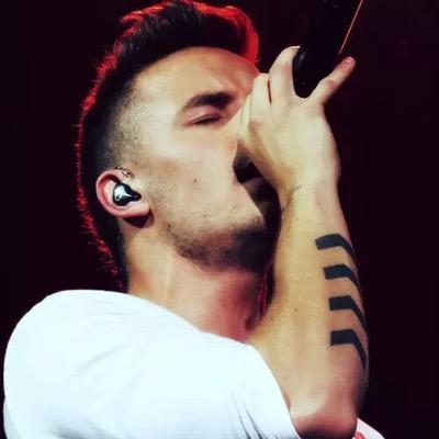 selfieofleeyum's profile picture. Bonjour (bonsoir?), je suis plus active mais je suis là quand même si quelqu'un se souvient de moi et veut me parler on sait jamais