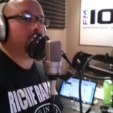 Former AM show host on FM 102/1 in search of a new media adventure. Husband, Dad, shoe collector, podcaster, lip balm enthusiast, USFL fan & gas station foodie!