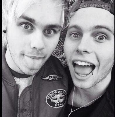 wechathelp_'s profile picture. Helper Account :) Help me to find some chats so I'll help you when I'll have enough chats