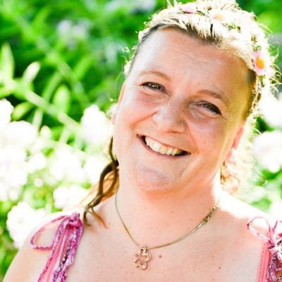 BetoverWonder's profile picture. Iedereen heeft een clown in zich, en dan bedoel ik niet de grapjas. Wil je jouw clown ontdekken? Leuk! betoverende kadootjes gewenst, vanuit liefde in het Nu