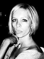 MrsSeahorse's profile picture. Viel von Paralleluniversen gelesen, versucht hinzulangen, häßlicher Sturz.