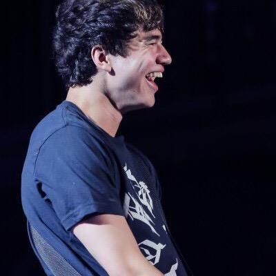 free follow! // please go follow @flashingcth // thank you, ily!