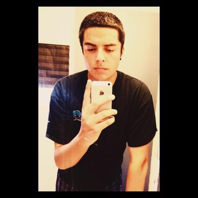 El_miguel87's profile picture. 18 years young | Soccer⚽ ️| VANS. | #DOBO/CTB.TEAM