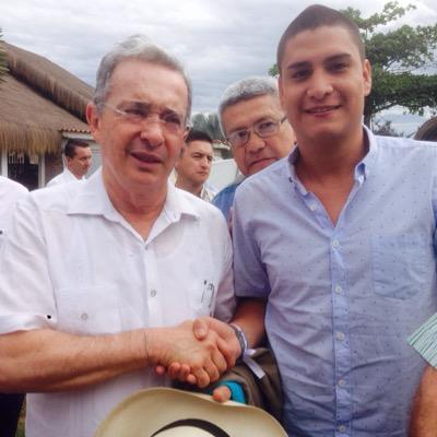 Instagram: juanpablodelaespriella ...Uribista, Comerciante Cafetero. Administración de Empresas Agropecuarias.