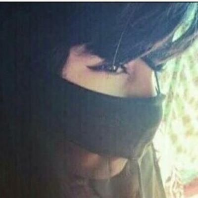 ‏الله على الي فارق ن في جيله 
        رعبوبتن يسعد منهو عرفهها 
يا ام الجدايل والرموش الضليله 
     حماك رب الكعبه الي حفظهها