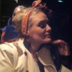 Physiotherapist @Riverdance prodding people. Fashion blogger on the side✍. Lover of clothes & an avid tennis fan. Pilates Instructor.