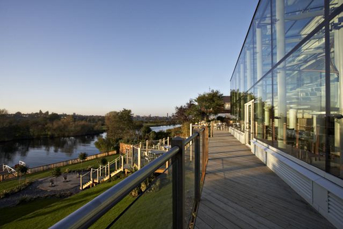 The Red House - a restaurant and bar with fantastic food, great service and spectacular views over the River Dee & Chester.