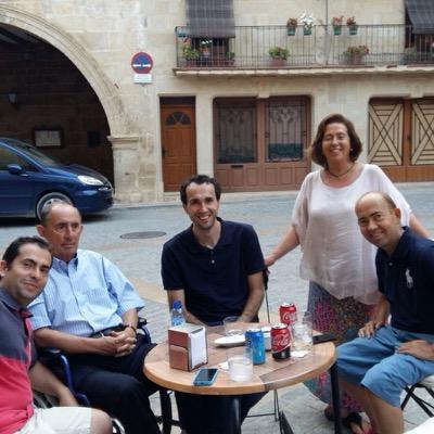 Empresario gallego, vivo en Madrid. acabo de recibir mi 4 trasplante de riñón en el Ry C,optimista,socio del RM de baloncesto, del Depor y con ganas de vivir.