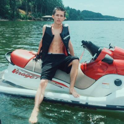 BASICART3R's profile picture. if you dont like @carterreynolds okay...  continue with ur life if you only you haded a life
