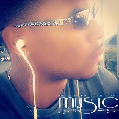 New & Upcoming  R&B Artist. Creator, Singer / Songwriter and Guitarist + Mad Wordist. *--RISE 2 FORTUNE and FAME--* F0LL0W M3 on IG: 2AgezOf_RnB-*