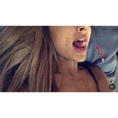 My name is Tina and I'm 18 years old.
SO SUT THE FUCK UP!
LMAO Ariana, my sexy af idol