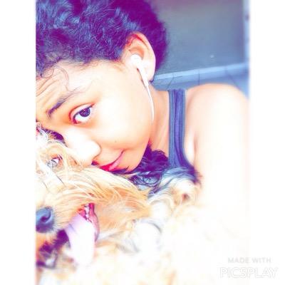 Hii :3 Stts:Não há outra mão que eu preferia segurar,a não ser a sua.. :3 ☮☾☯