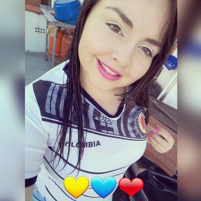 GeraldiineeGv's profile picture. C σ ℓ σ м в ι α° ❶ ❾ ❾ ❻°