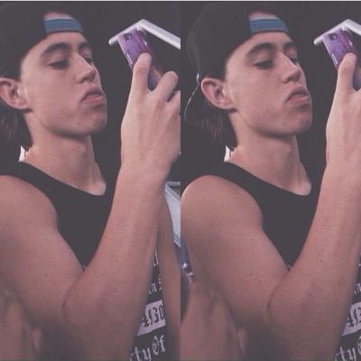 follow @EXPLlClTGRIER bc she gave you this free follow ask for a fb