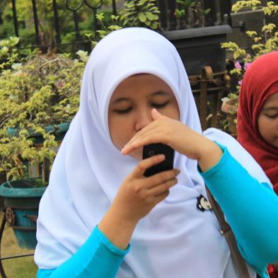 ceria selalu semangat,suka hal yang lucu,bawel namun mellow