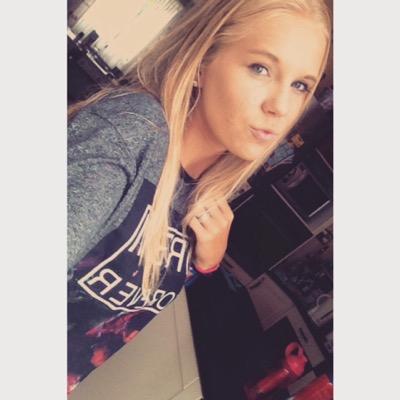 lisaalovess's profile picture. Best Friends: Bobbi ♡ & Joyce ♡ | Softball ⚾️| Liro ♡ | Snap: lisaaalovess | IG ; @lisaalovesss