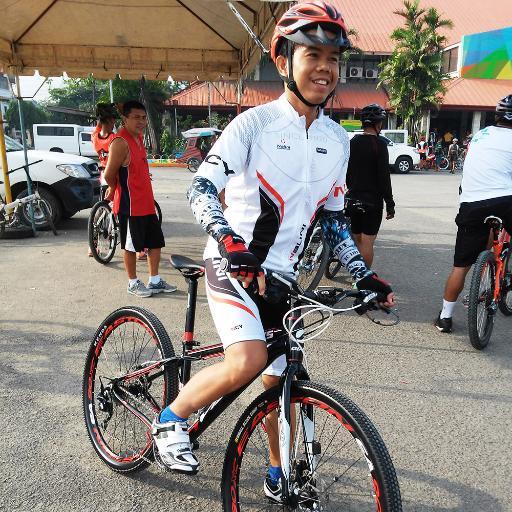 allytac's profile picture. Graphic Designer & Cyclist