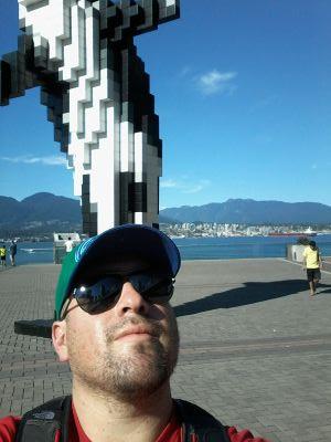 Abogado, jugador de Futbol Americano y jugador de Magic The Gathering poco profesional.