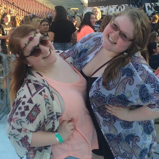 carolinapettus's profile picture. Haus of @DietCoke, #bullymom, Anglophile, Hibernophile, Flower Crown Connoisseur, 3x @nwslfl The Dairy Queens Champ, Proud @BettieLocke Alumna/Advisor