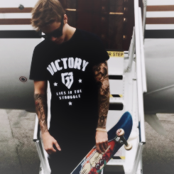 FearRPG_'s profile picture. Crois moi, tu ne veux surtout pas savoir qui je suis.