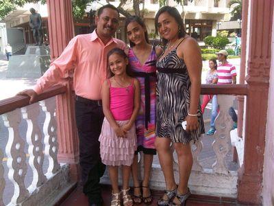 Amante del futbol seguidor de dios trabajador casado con una hermosa mujer 2hijas fruto de ese amor desde el 1994 y aun estoy asu lado te amo DELIA