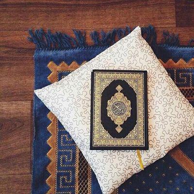 لَيْسَ گل مافي خَوَاطِرُنَا يُقَال... وَلَيْس كُلٌّ مايقال مَقْصُودٌ...وَلَيْسَ كُلٌّ مايكتب وَاقَعَ نَعِيشُهُ... اِبْتِسَامَةٌ صَادِقَةٌ..