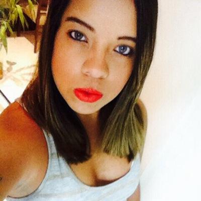 18 anos , amante de musica eletronica , adoro roles e conhecer pessoas novas . follow ? *-*