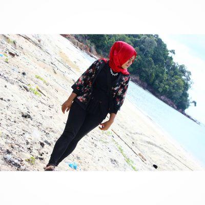 S1 Ilmu Administrasi Negara @UMRAH The teacher of my dreams | Loved Dad, Mom, Bro and Younger Bro | Confidence with my self | IG : Iinindriiani