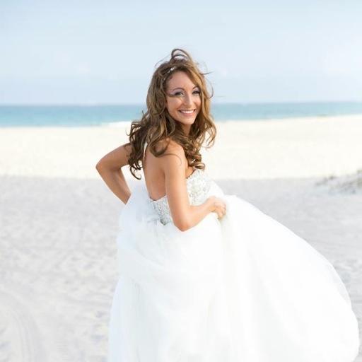 laurayogabliss's profile picture. Instagram: @laurayogabliss