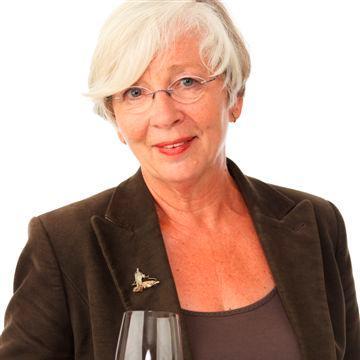 Vinoloog, Gastronoom, verkoopt ook wijn en geeft - advies, schrijft, en fotografeert graag, wandelt veel, Soroptimist, oma van Sanne, Demmy, Mathijs & Julie.